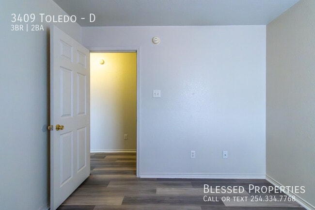 Building Photo - 3409 Toledo-D