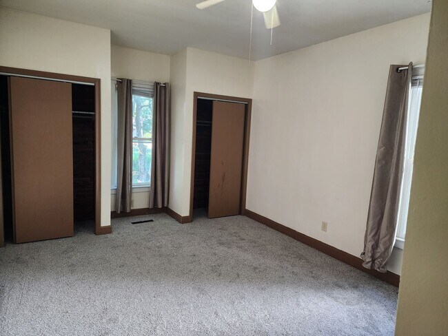 Building Photo - 3 Bedroom House