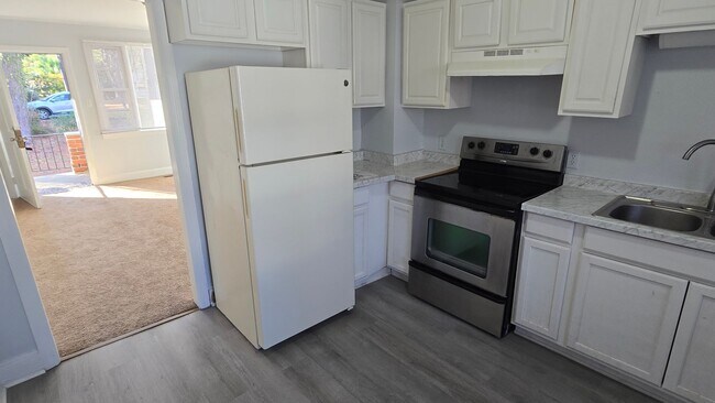 Building Photo - broo3232