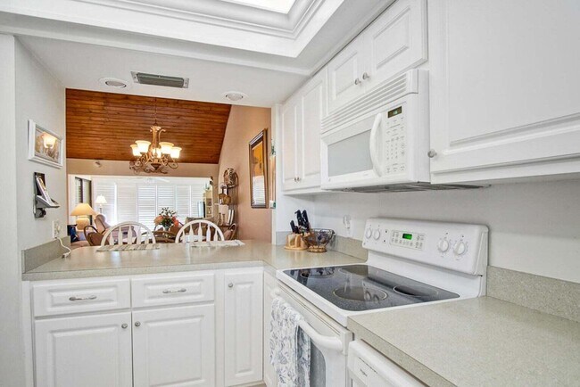 Building Photo - 2400 S Ocean Dr