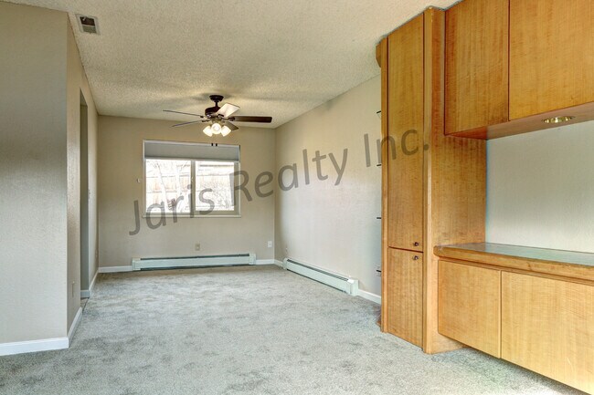 Building Photo - Charming Cul-De-Sac Home Near Downtown Castle Rock. Fantastic Fenced Backyard!