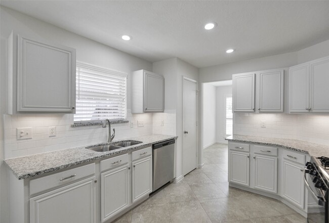 Building Photo - 27077 Crown Chase Dr