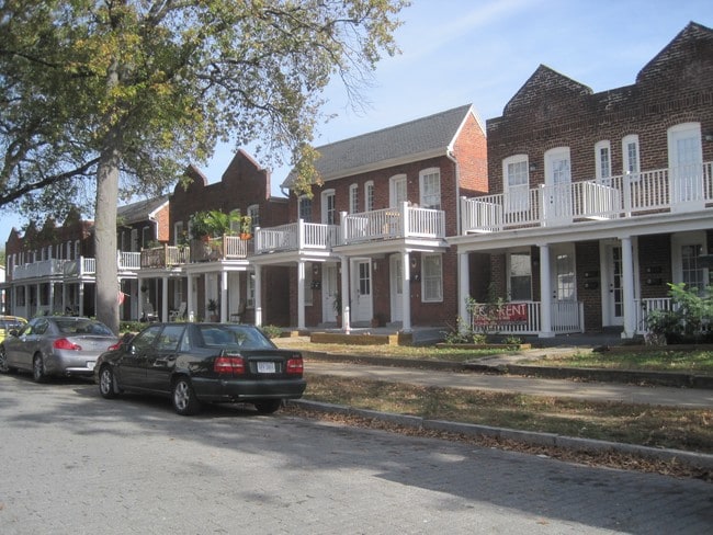 Nice Block. - 711 Chimborazo Blvd