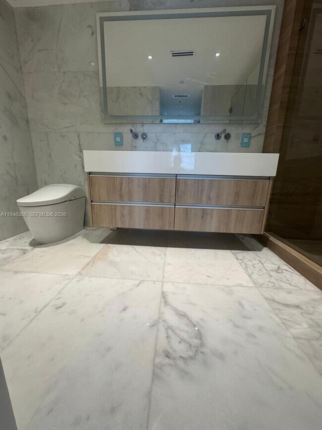 Building Photo - 1010 Brickell Ave