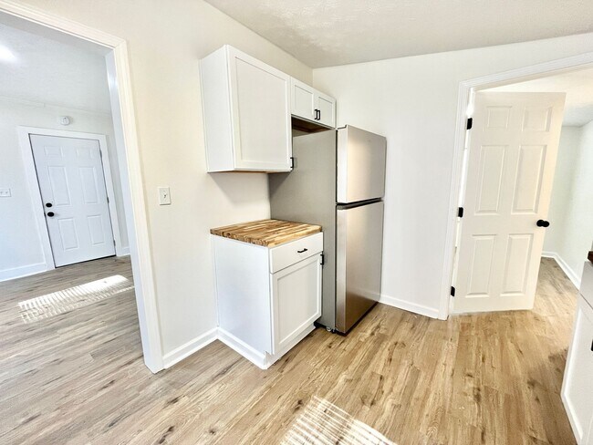 Building Photo - Nice Family Home in the 40215 Area