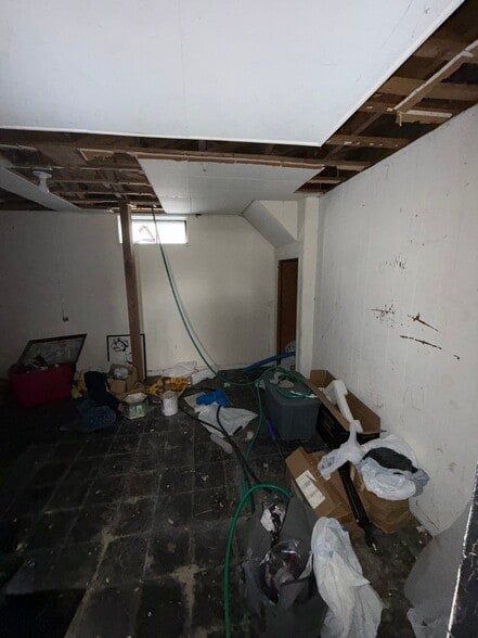 Building Photo - 1309 Barney Ave