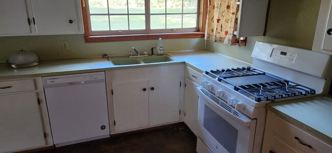 Building Photo - 30610 LA-9