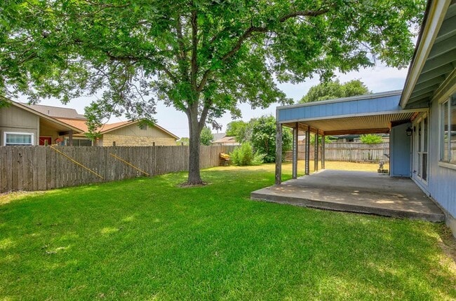 Building Photo - 2107 Laura Ct