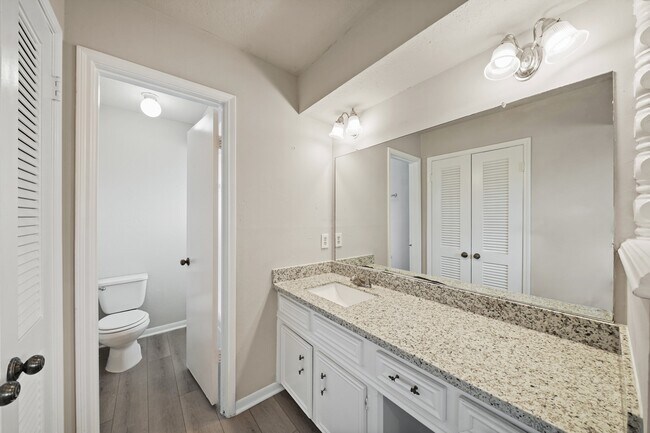 Building Photo - 2402 Hilton Head Dr