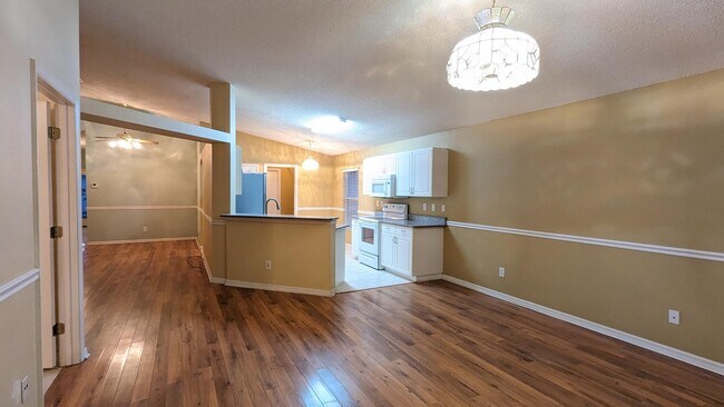 Building Photo - 2097 Deercroft Dr