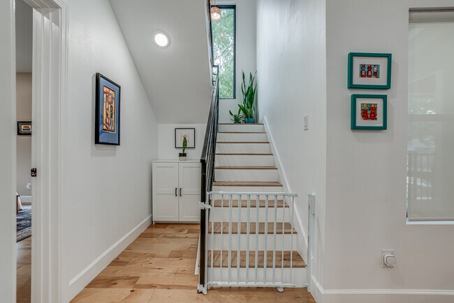 Building Photo - 211 Gibson