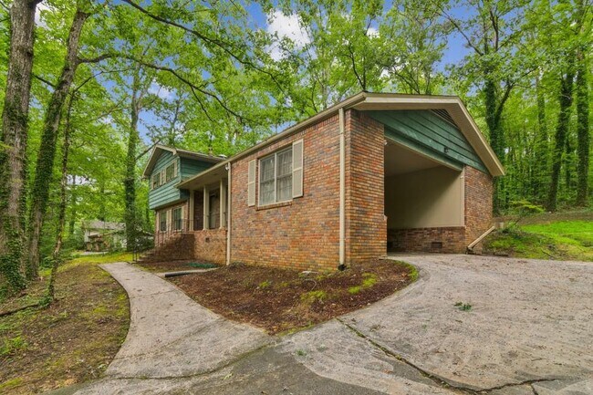 Building Photo - 2600 Lantern Ln