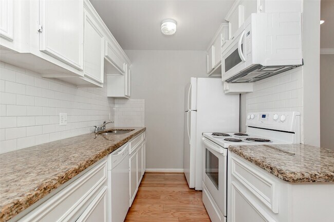 Building Photo - 4931 Junius St