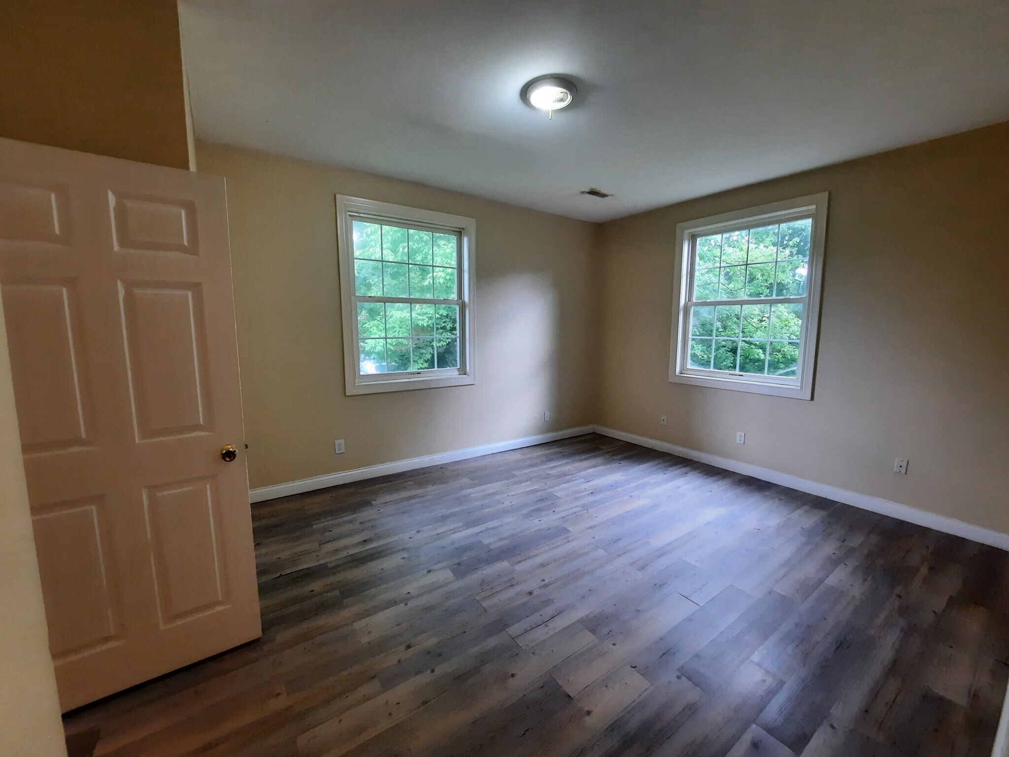 Master Bedroom - 5301 Mansfield Ct
