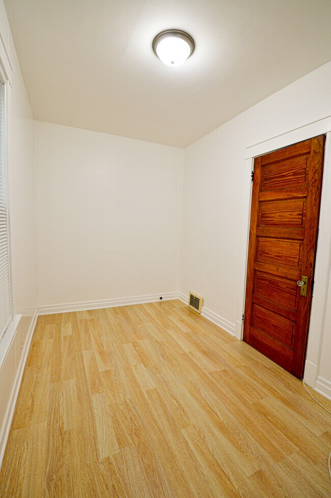 Building Photo - 3432 N Avers Ave