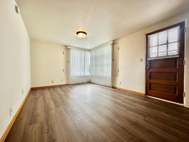 Building Photo - 503 S Main St