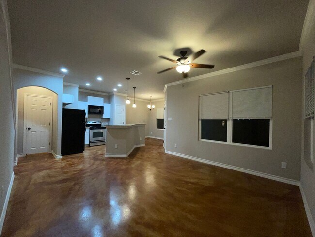 Building Photo - MOVE IN SPECIAL!!! Town home for rent