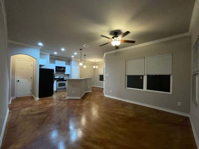 Building Photo - Town home for rent