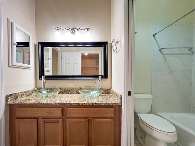 Building Photo - Beautiful 3 Bedroom Condo in the Links wit...
