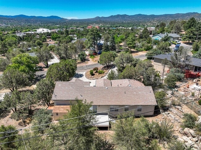 Building Photo - Immaculate 3 bedroom, 2 bath home in Prescott Heights