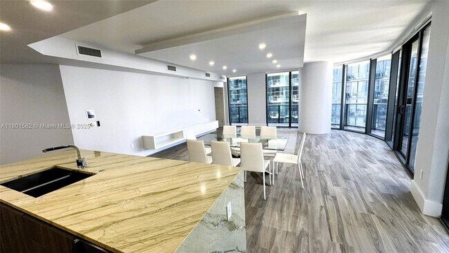 Building Photo - 801 S Miami Ave