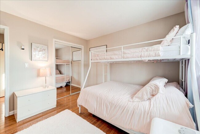 Building Photo - 441 Burlingham Rd