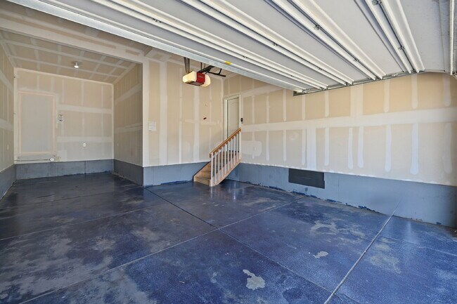 Building Photo - $4,340.95, 5 Beds - 3.5 Bath, Single Family Home in Broomfield with Pool Access!
