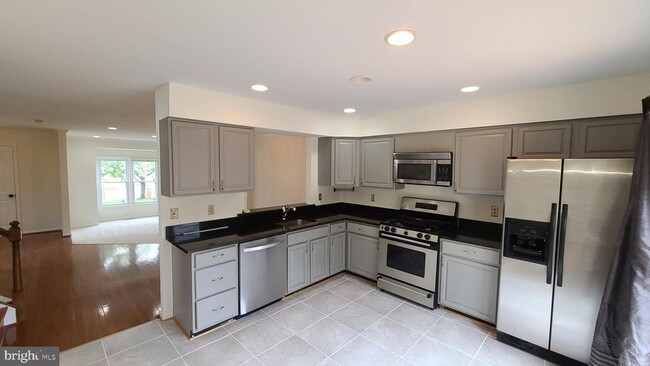 Building Photo - 21176 Winding Brook Square