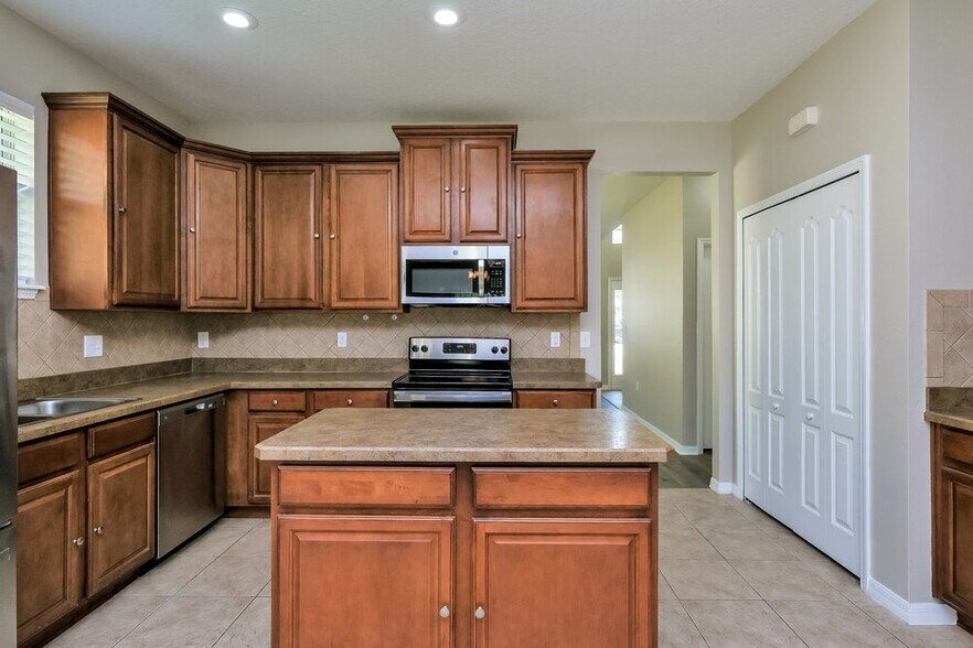 Building Photo - 12159 Colony Lakes Blvd