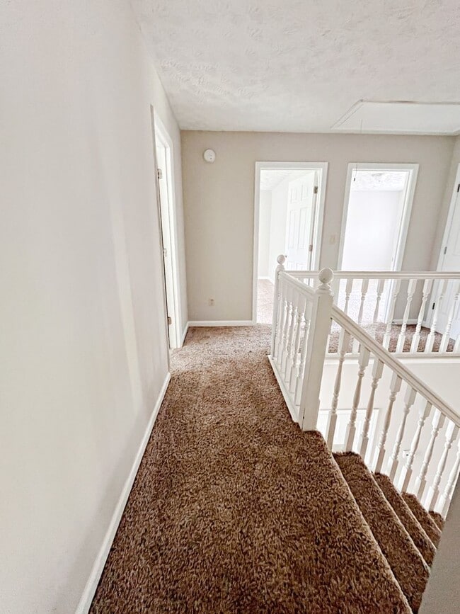 Building Photo - Beautiful 3 Bedroom Home