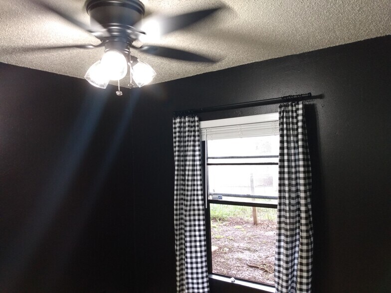 Building Photo - 6927 Belforest