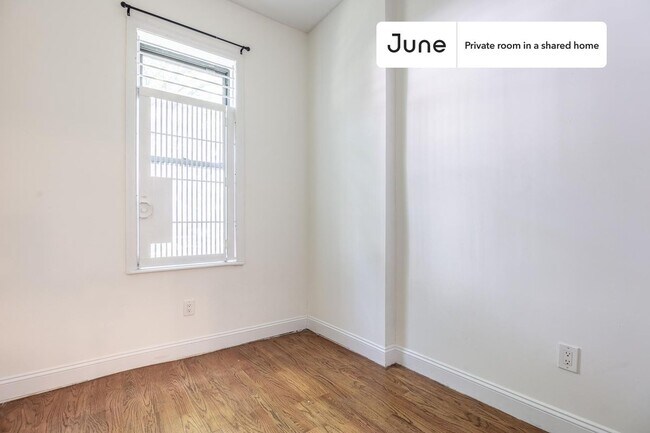 Building Photo - Room in Shared 4 bed/1 bath home