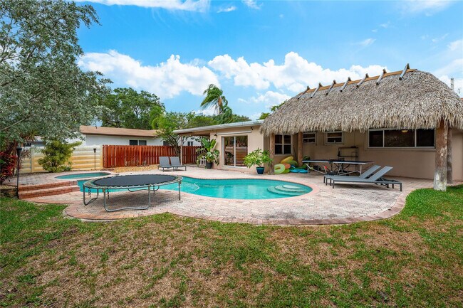 Building Photo - 1512 E Hawthorne Cir