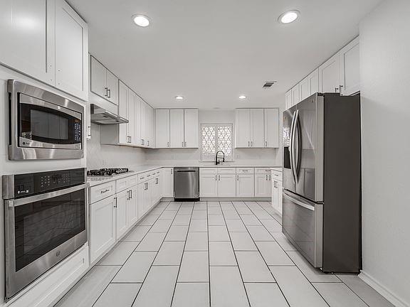 Building Photo - 9922 Hickory Crossing