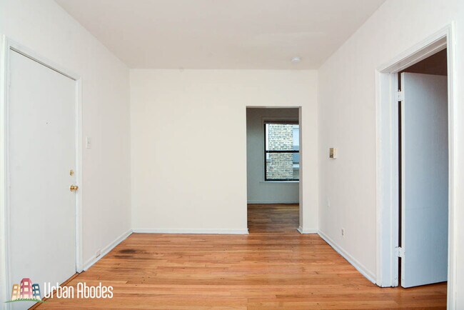 Building Photo - 933 W Sunnyside Ave