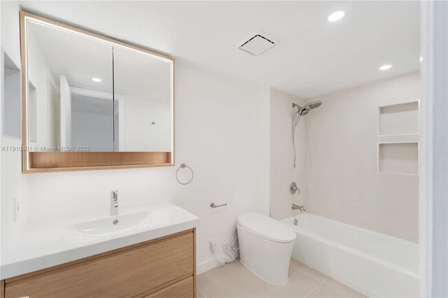 Building Photo - 780 NE 69th St