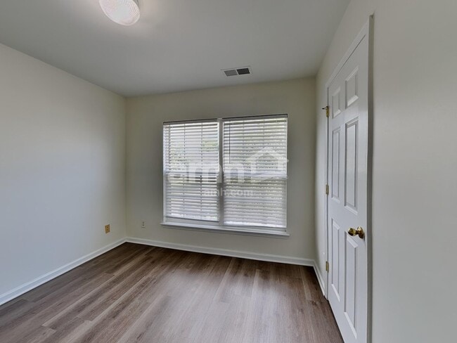 Building Photo - 4513 Sedgewood Ln