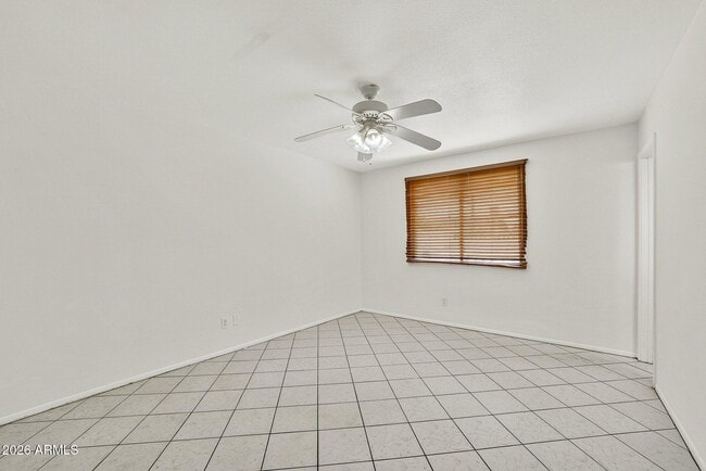 Building Photo - 1137 E Bishop Dr