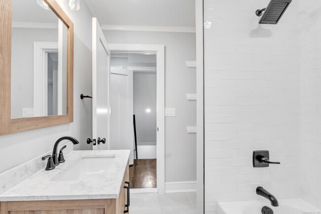 Building Photo - 116 Morse St