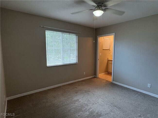 Building Photo - 10101 Poppy Hill Dr