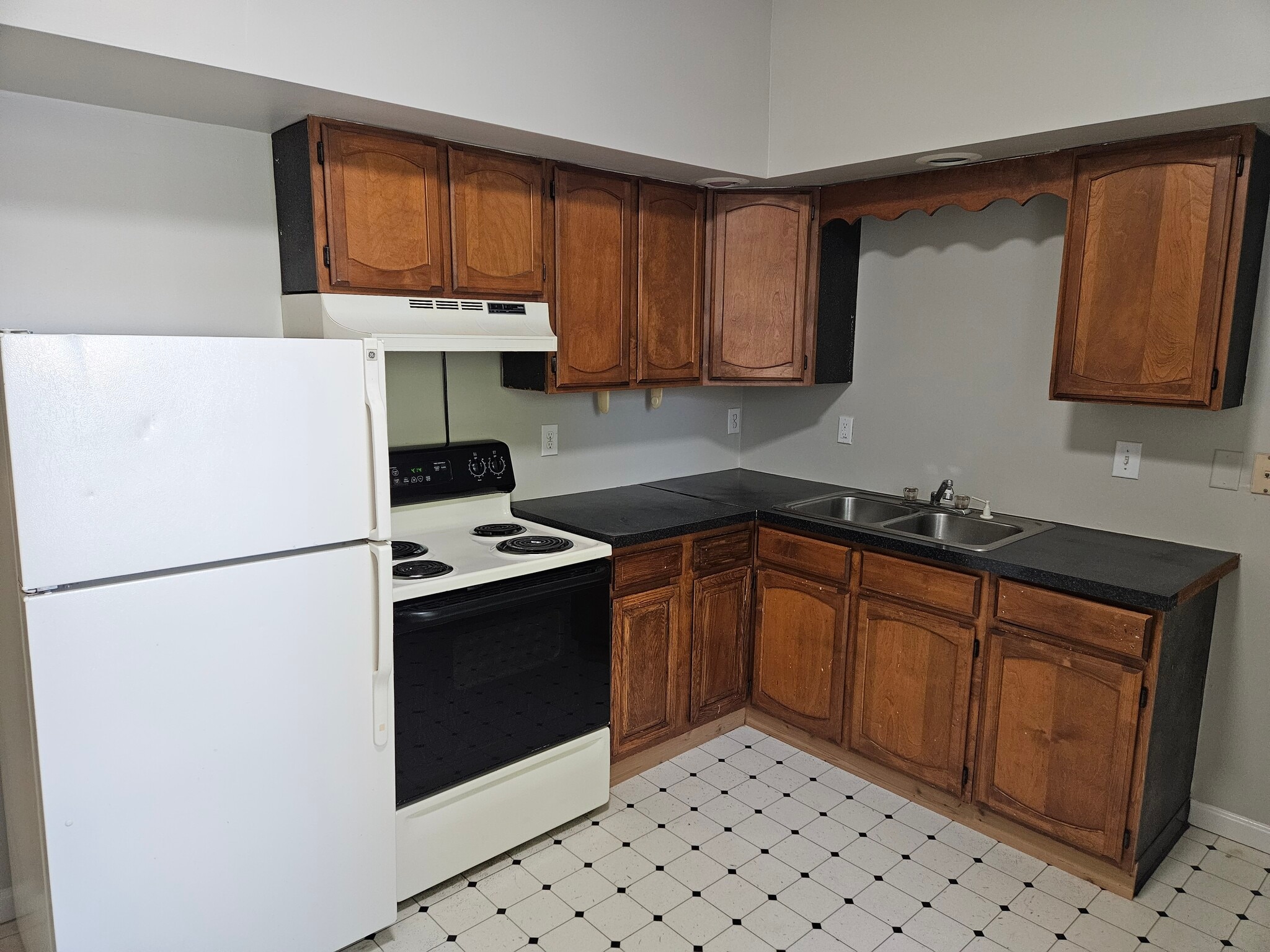 Building Photo - 139 E Louther St
