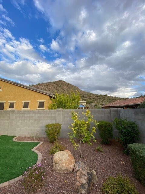 Building Photo - 10245 W Pinnacle Vista Dr