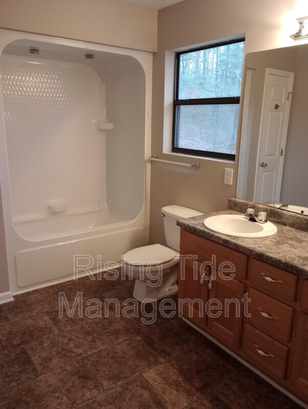 Building Photo - 1628 Brewster Rd