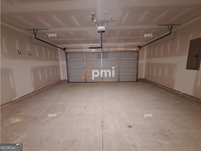 Building Photo - 127 Maple Dr