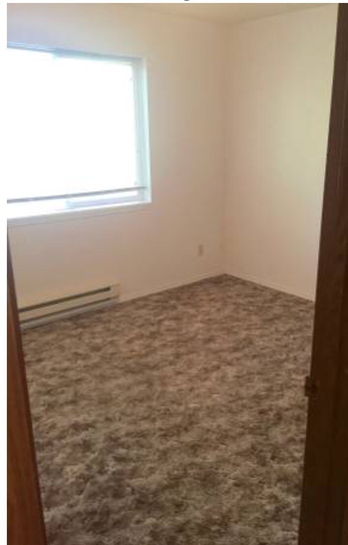 Building Photo - 344 Caswell Ave W