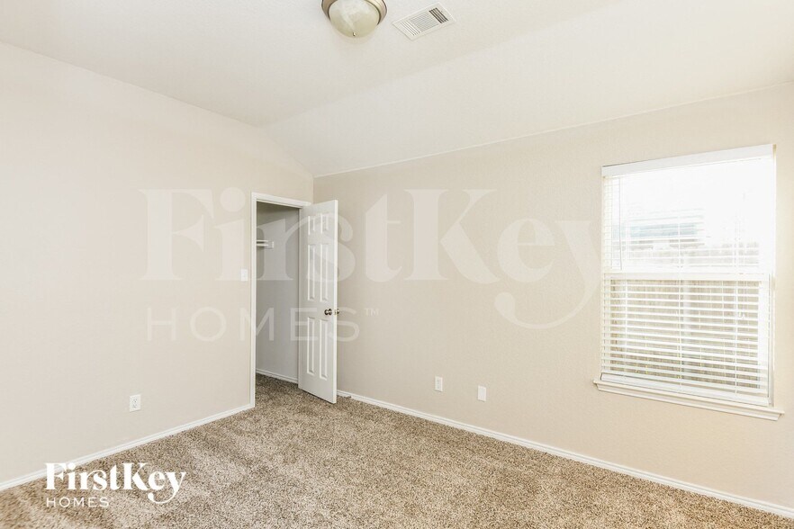 Building Photo - 5829 Parkview Hills Ln