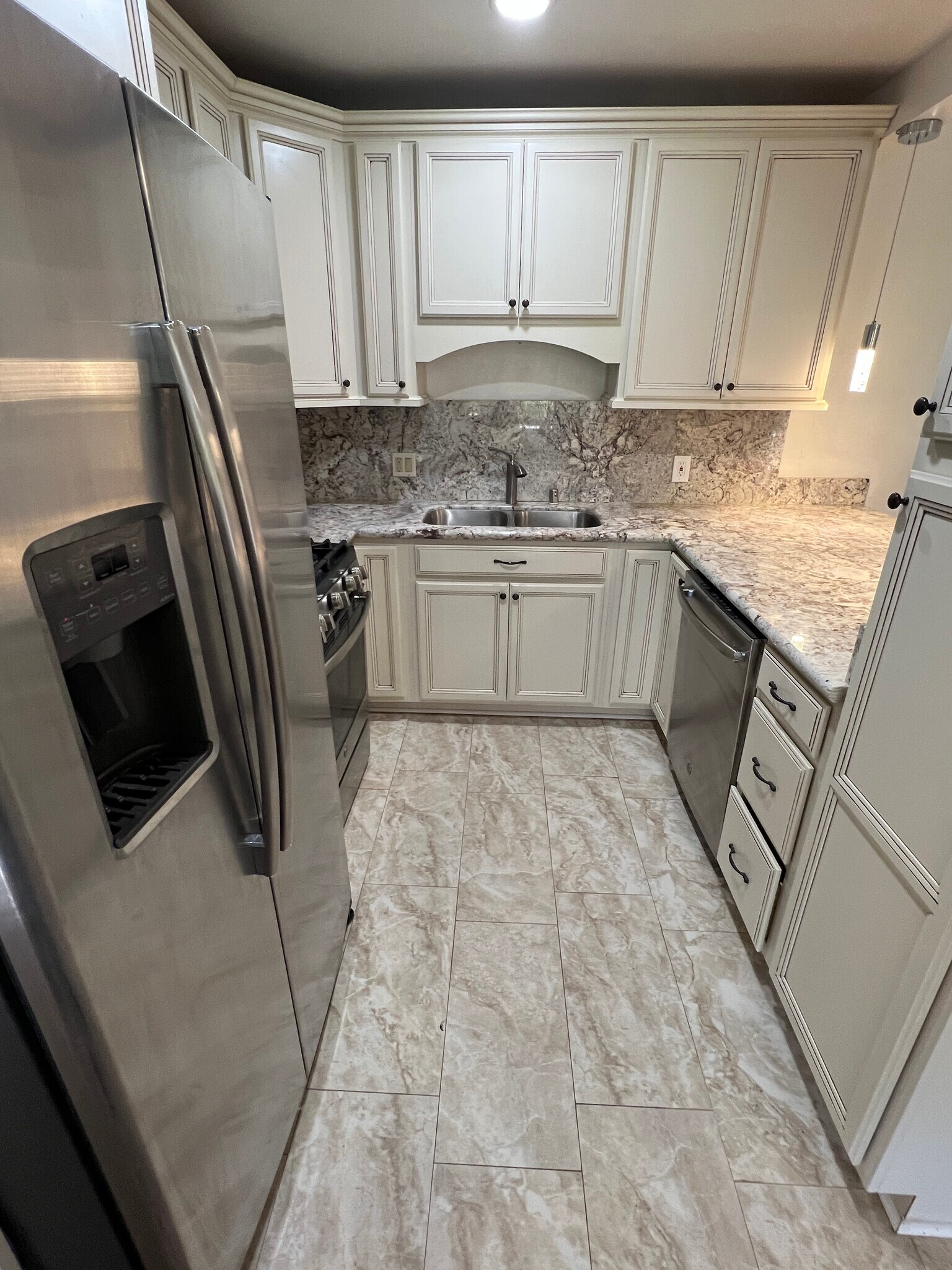 Kitchen - 19156 Avenue of the Oaks