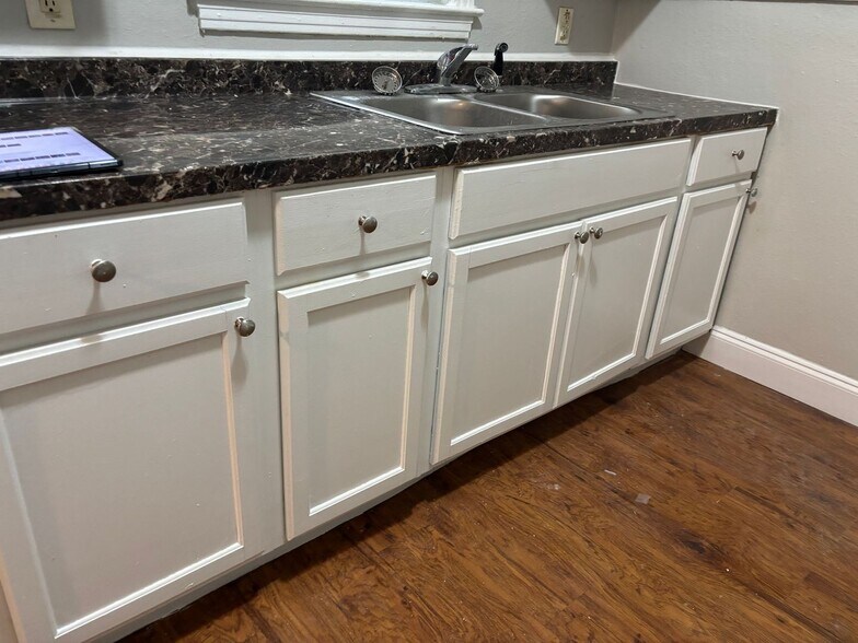 Building Photo - 3159 St Charles Dr