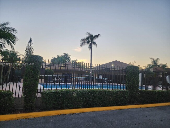 Building Photo - 1701 Bayberry Dr