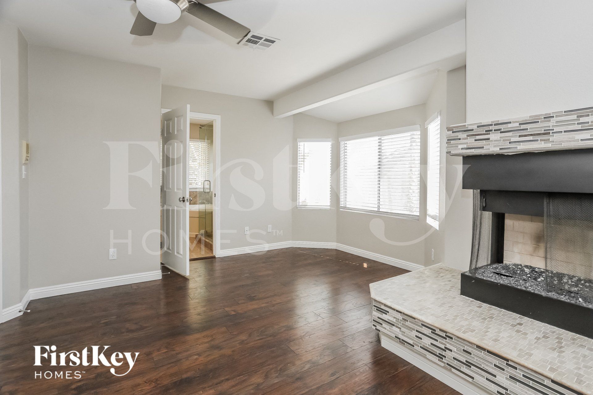 Building Photo - 2328 Brighton Shore St